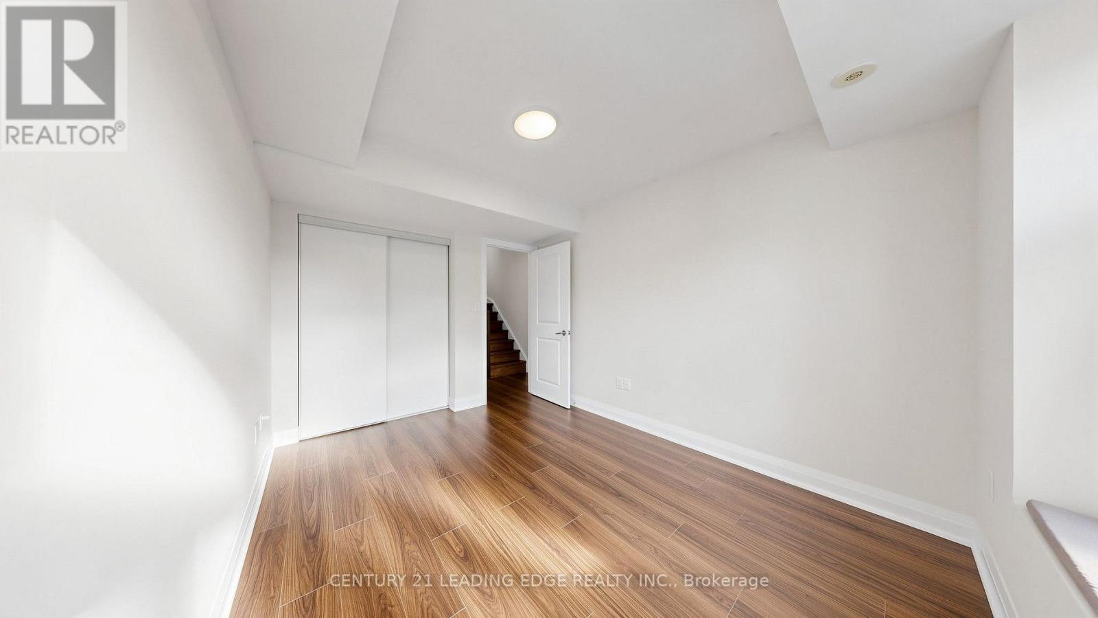 202 - 320 John Street Property Photo 27