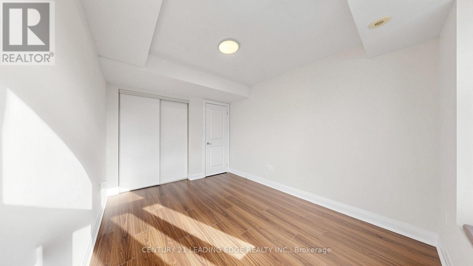 202 - 320 John Street Property Photo 28