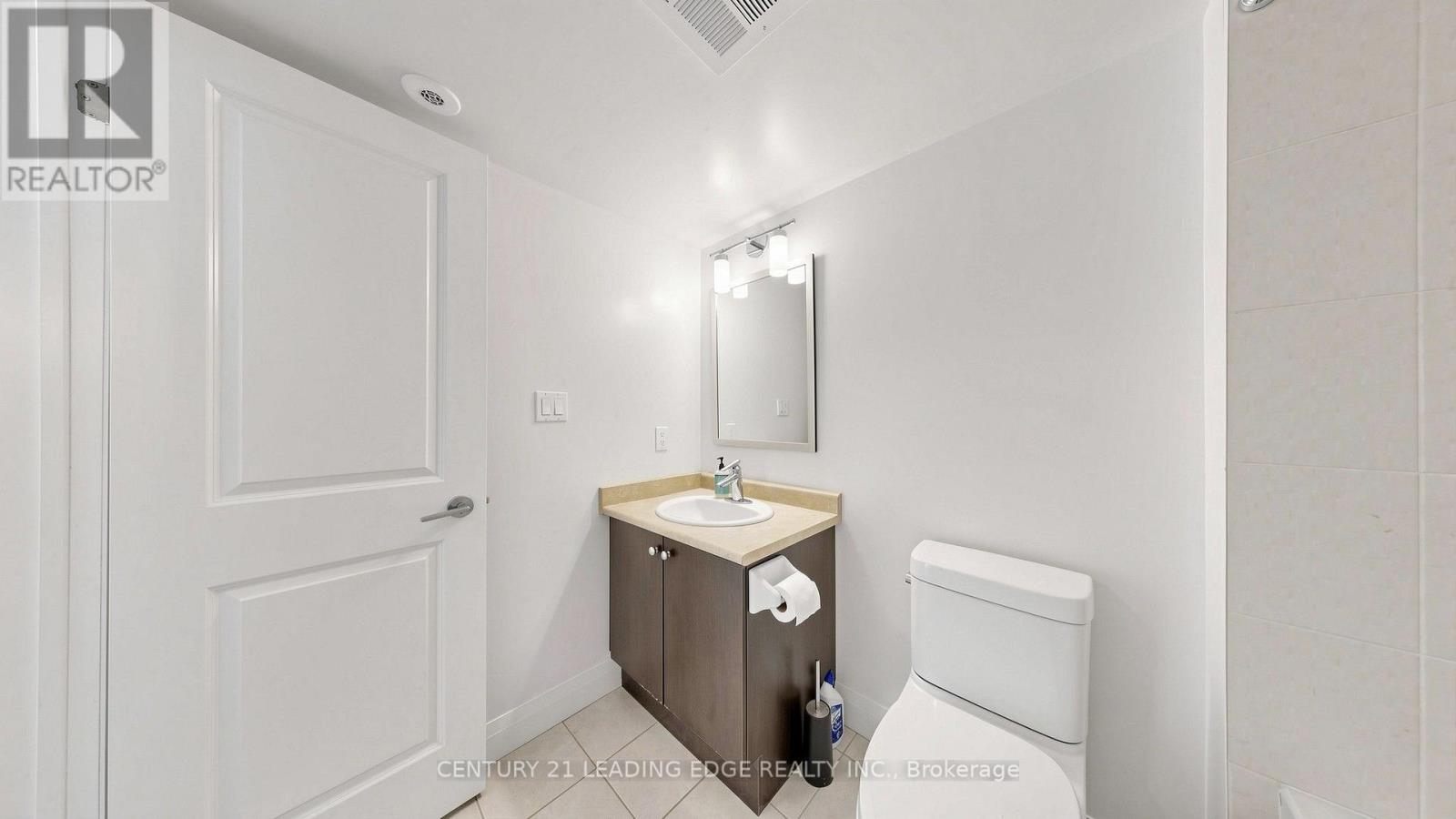 202 - 320 John Street Property Photo 30