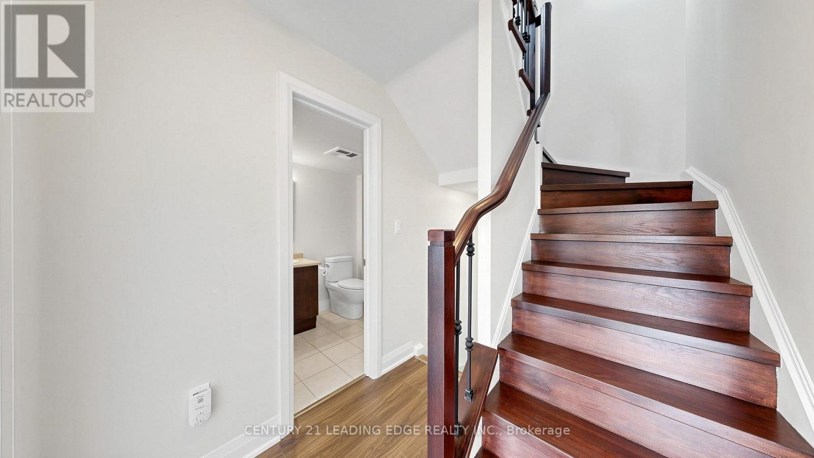 202 - 320 John Street Property Photo 45
