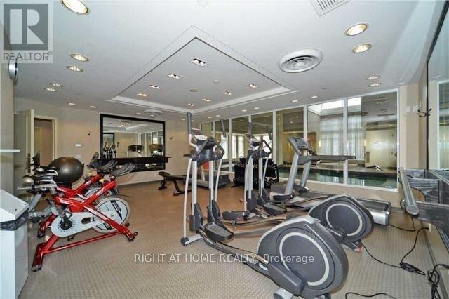 809 - 330 Red Maple Road Property Photo 3