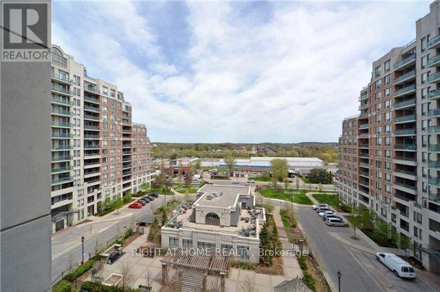 809 - 330 Red Maple Road Property Photo 4