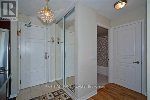 809 - 330 Red Maple Road Property Photo 12