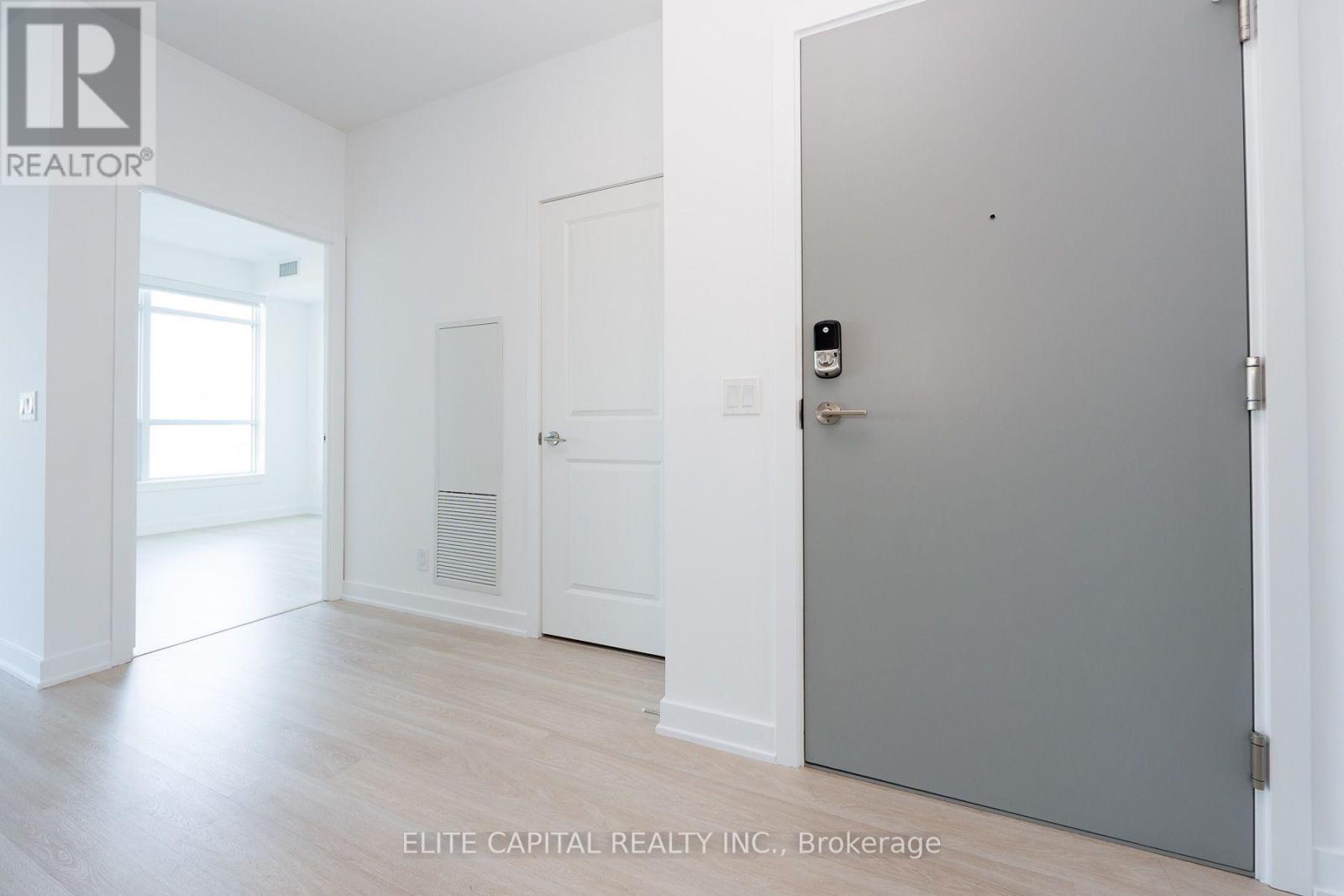 428 - 50 Upper Mall Way Property Photo 2