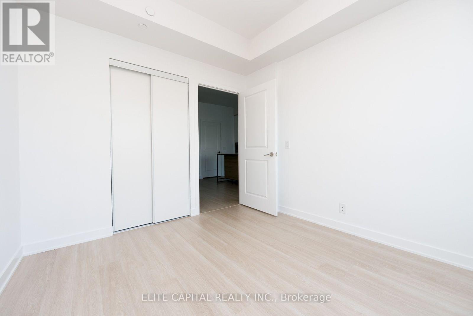 428 - 50 Upper Mall Way Property Photo 5