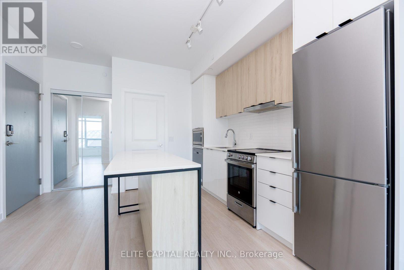 428 - 50 Upper Mall Way Property Photo 6