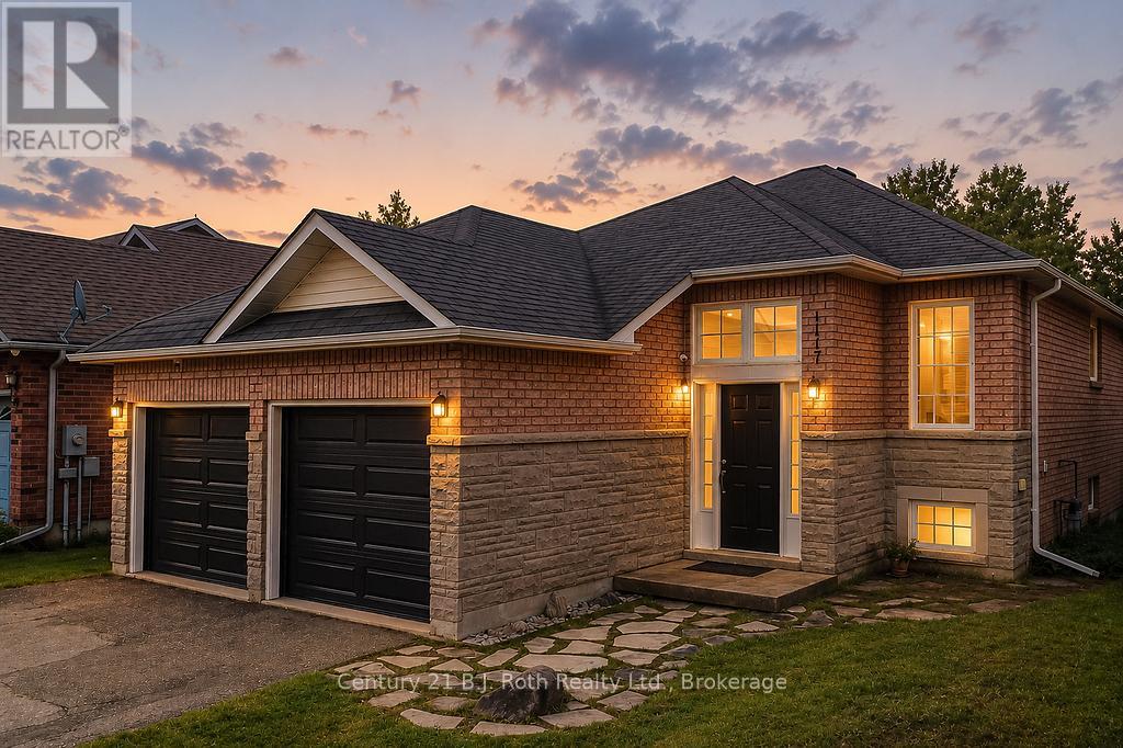 1117 CORRIE STREET Property Photo 1