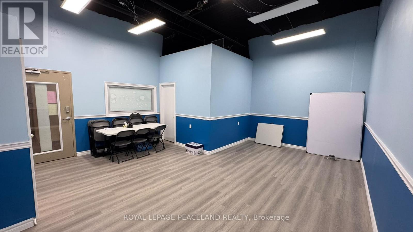 2066 - 30 South Unionville Avenue Property Photo 3