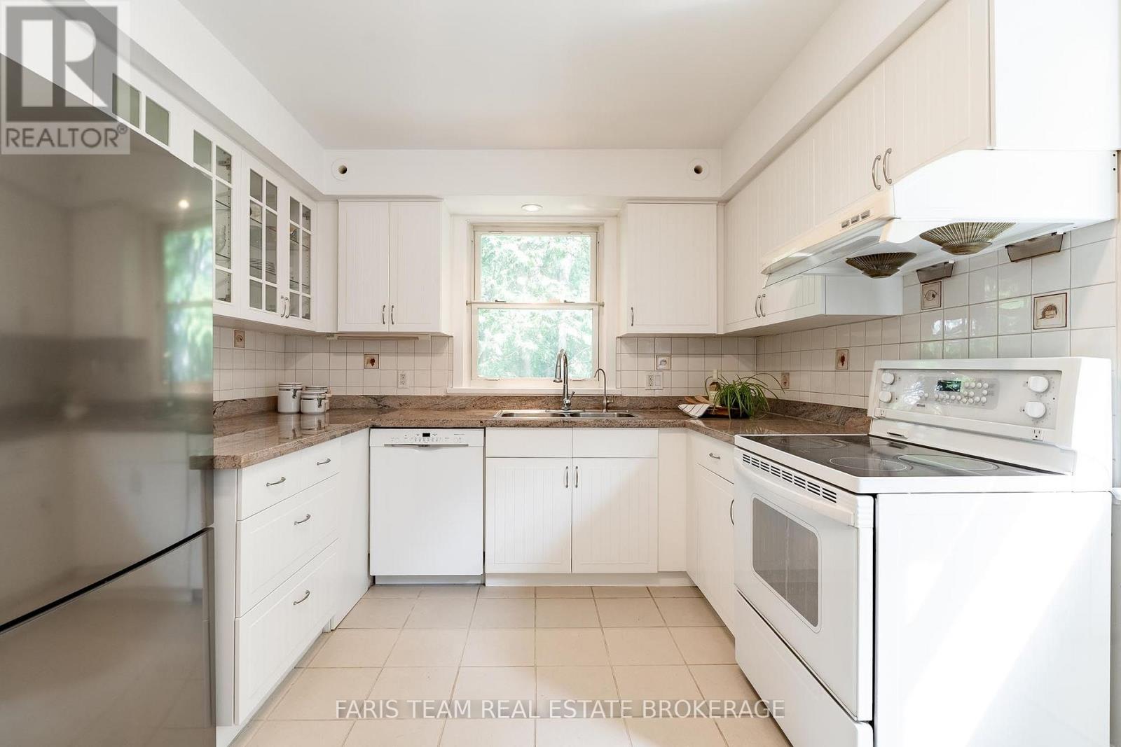 90 Bedford Park Avenue Property Photo 6