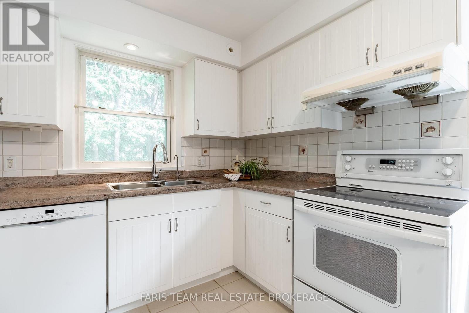 90 Bedford Park Avenue Property Photo 8
