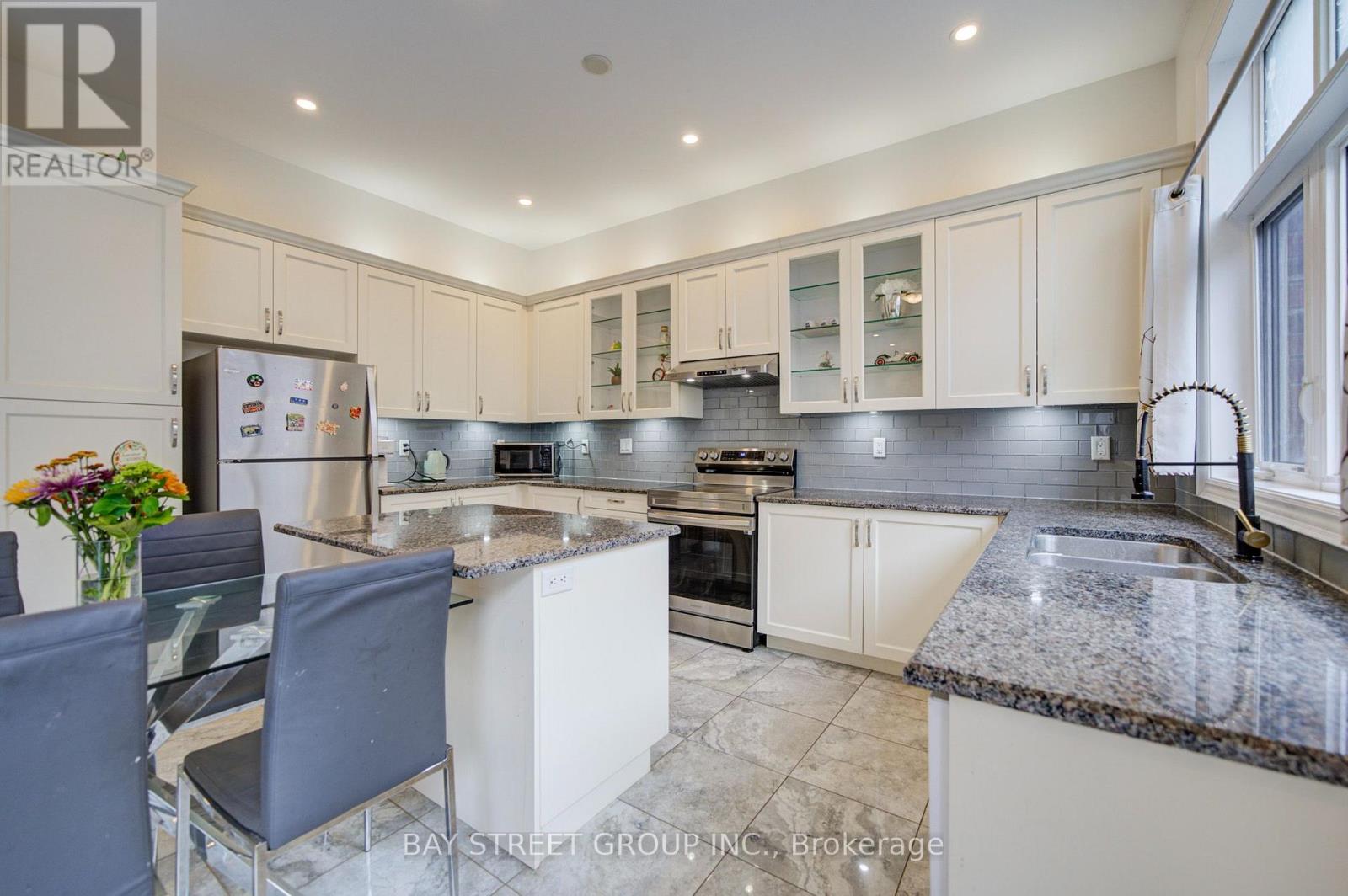 30 Ben Sinclair Avenue Property Photo 12