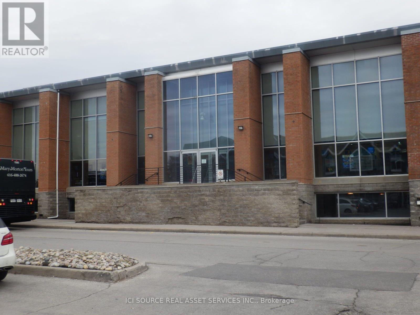 E18 - 4300 STEELES AVENUE E Property Photo 1