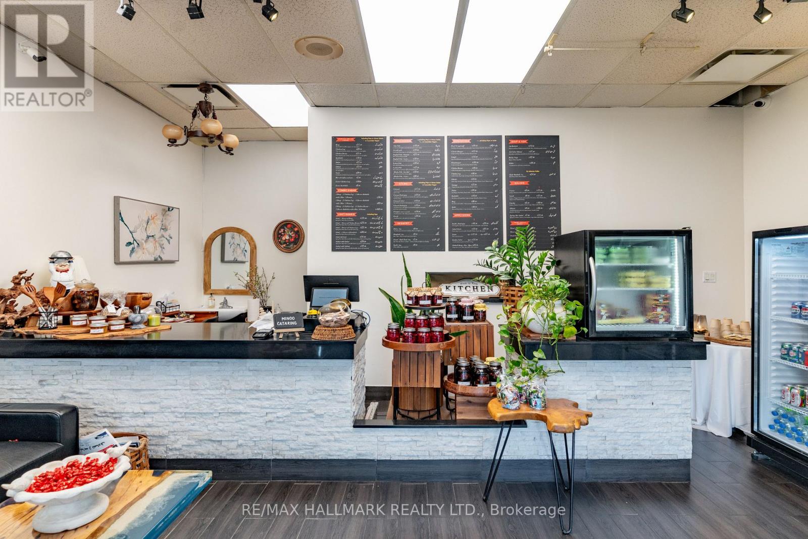 8053 Yonge Street Property Photo 2