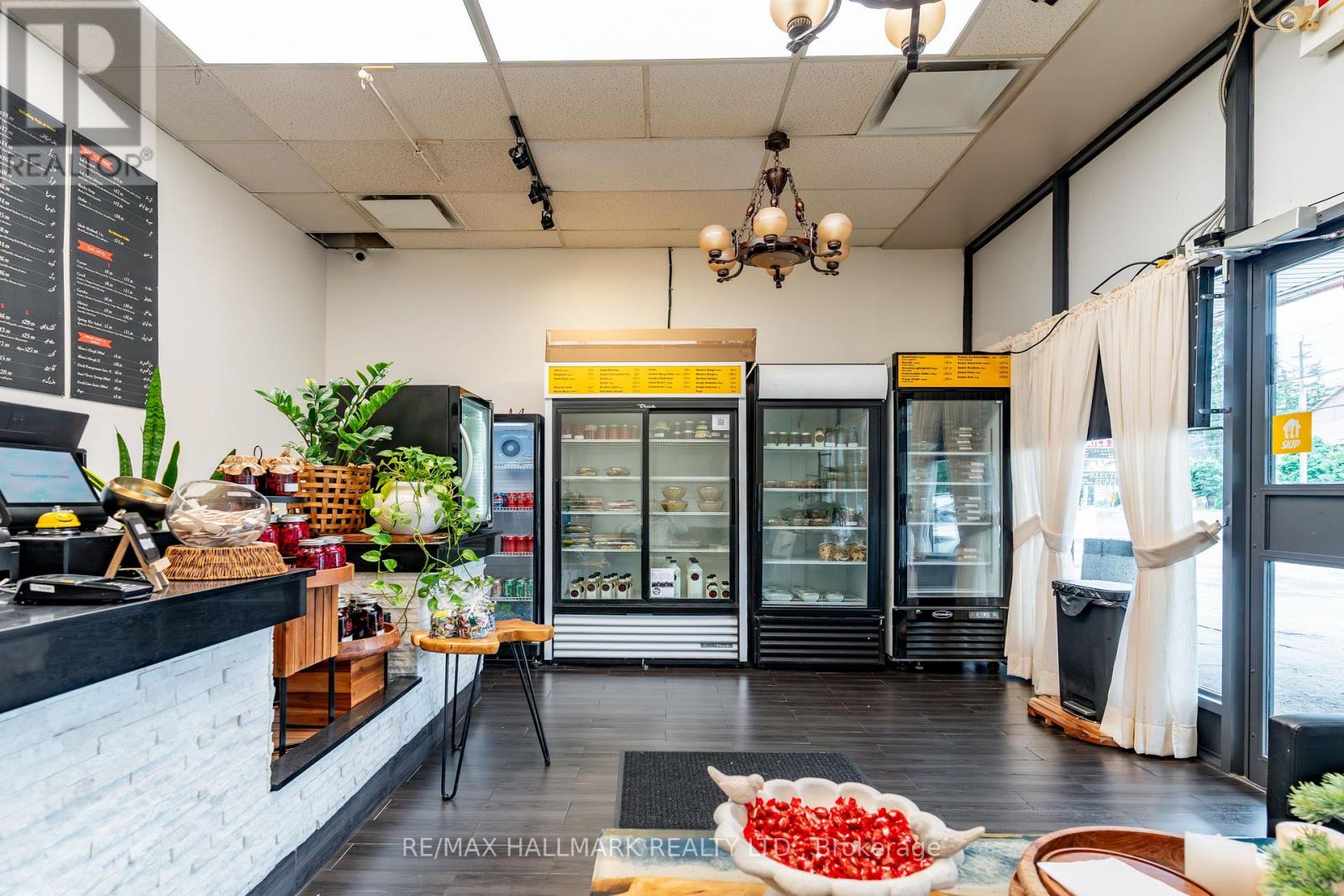 8053 Yonge Street Property Photo 4