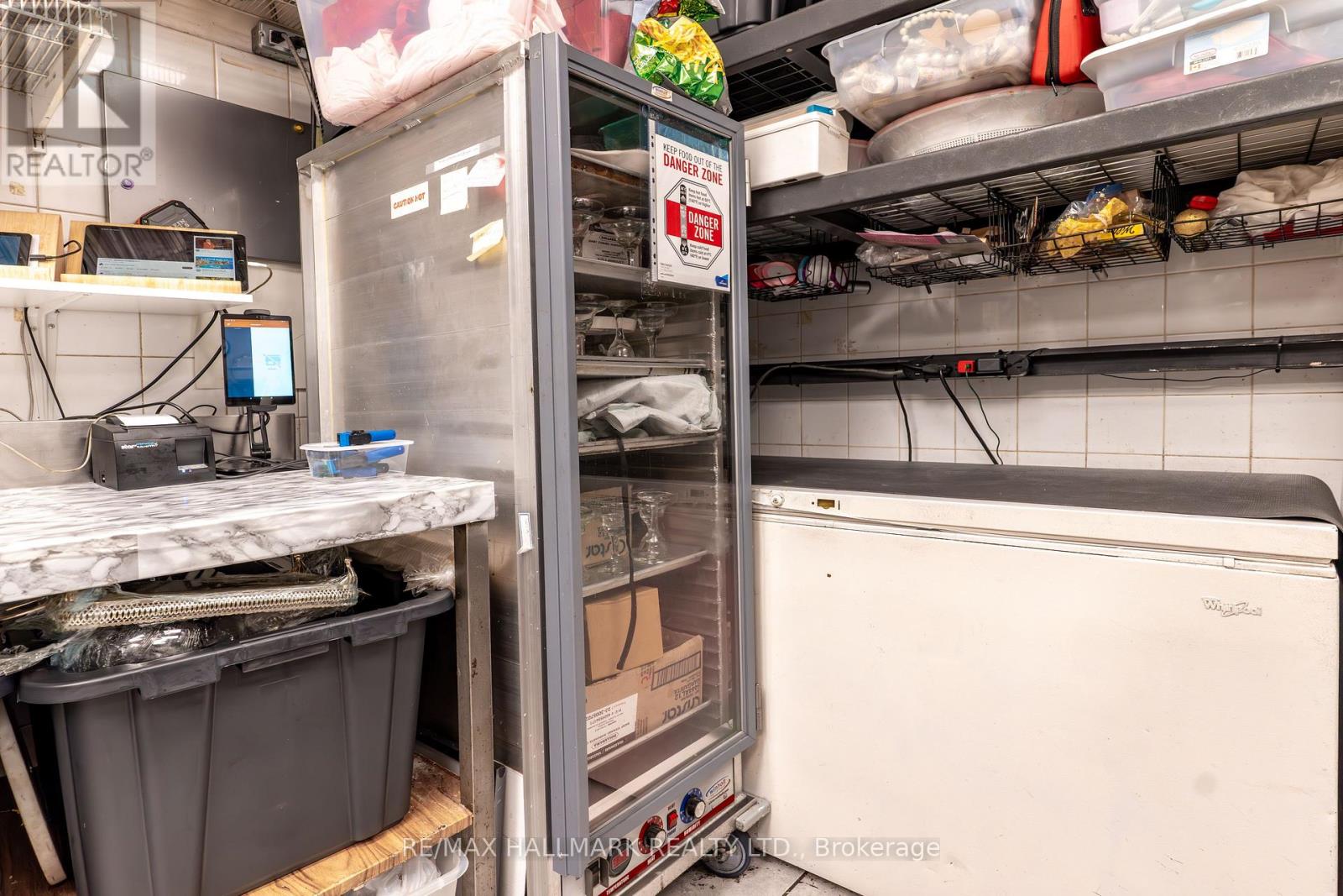 8053 Yonge Street Property Photo 10