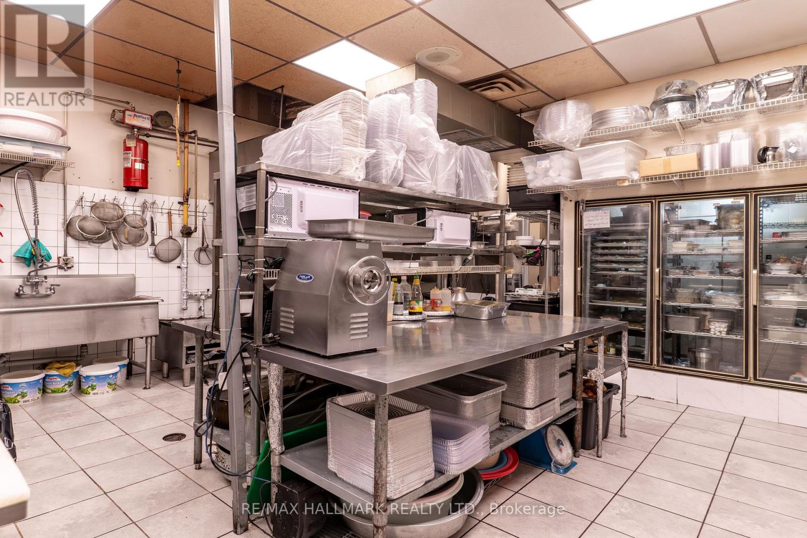 8053 Yonge Street Property Photo 11