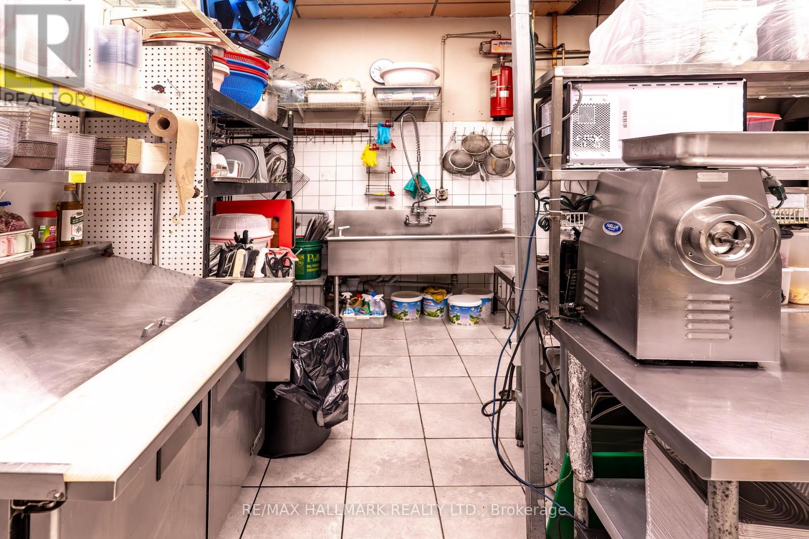 8053 Yonge Street Property Photo 12