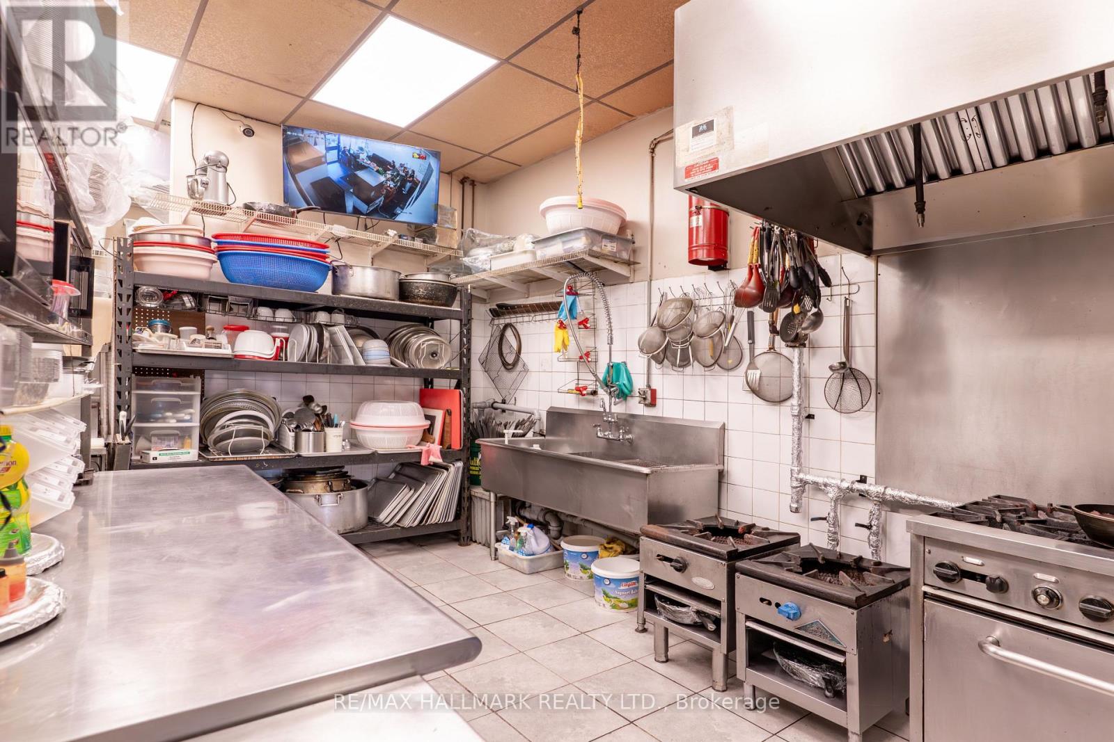 8053 Yonge Street Property Photo 14