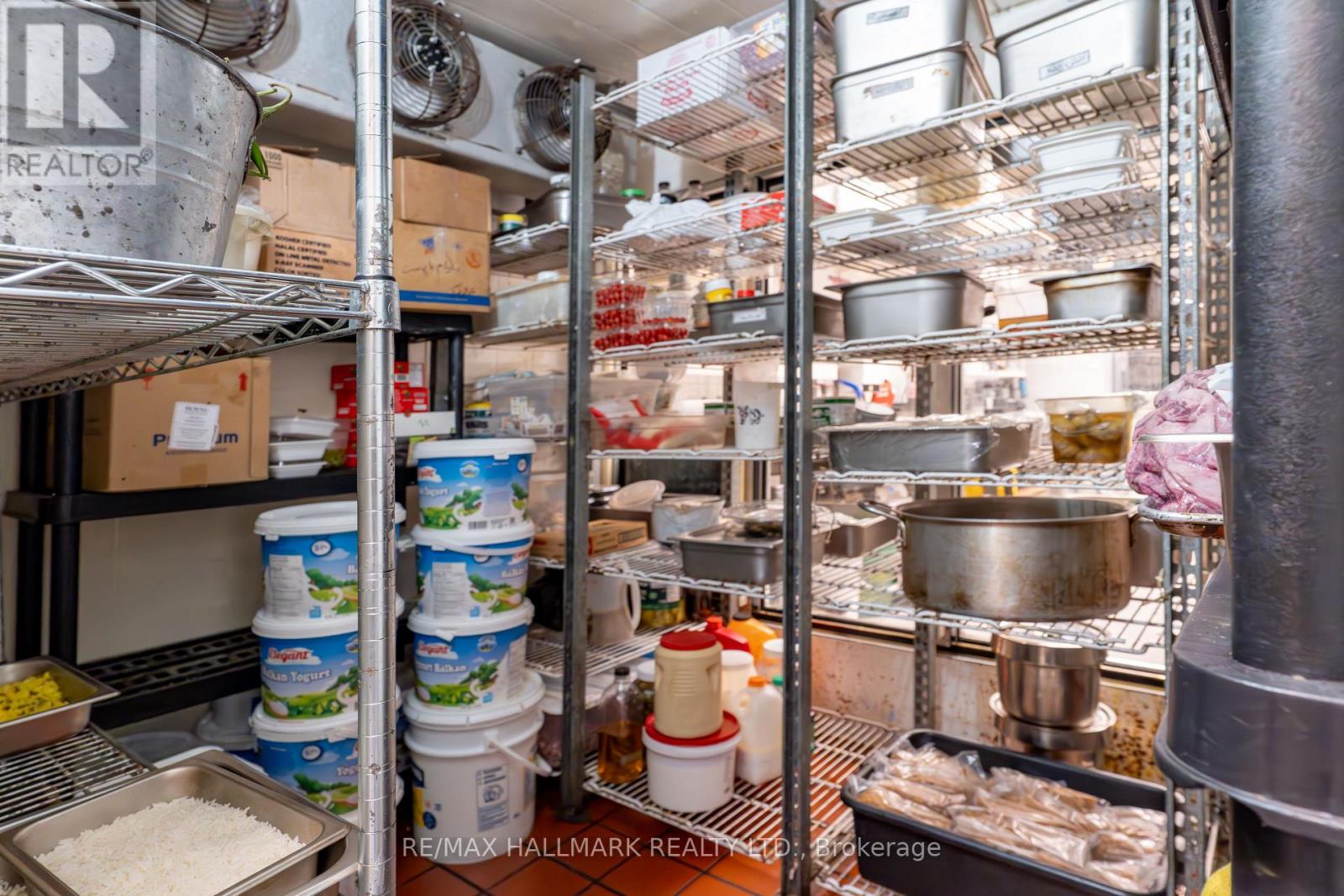 8053 Yonge Street Property Photo 16