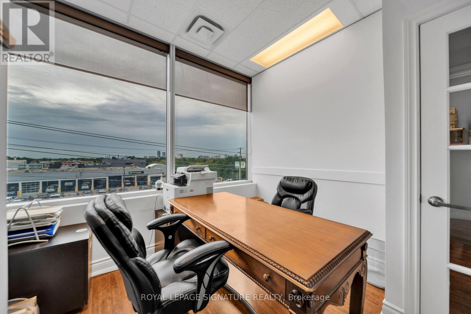 310 - 7191 Yonge Street Property Photo 4