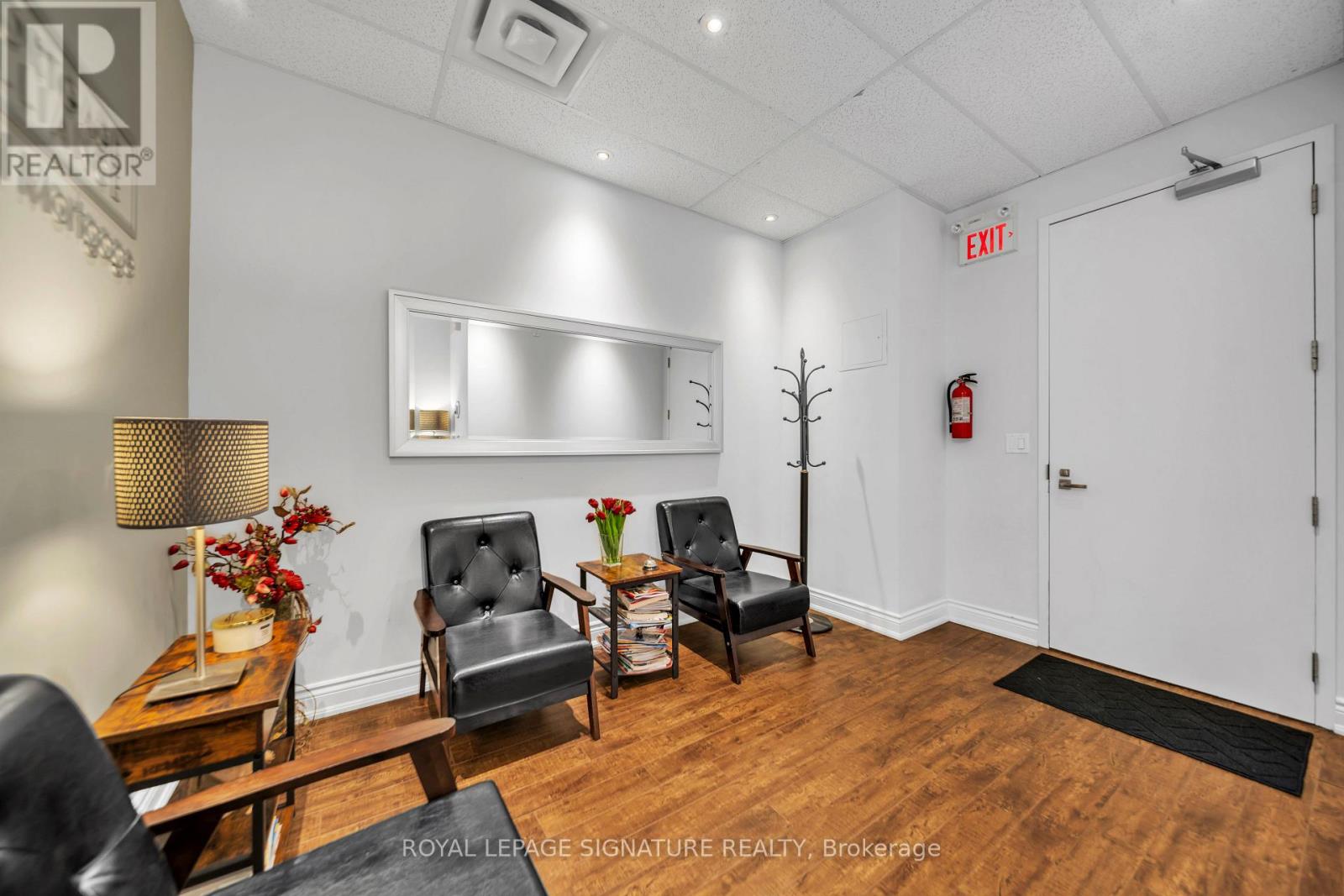 310 - 7191 Yonge Street Property Photo 5