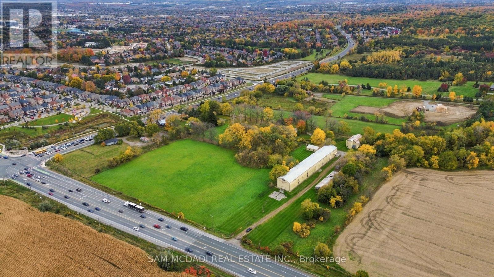17422 Bathurst Street Property Photo 2