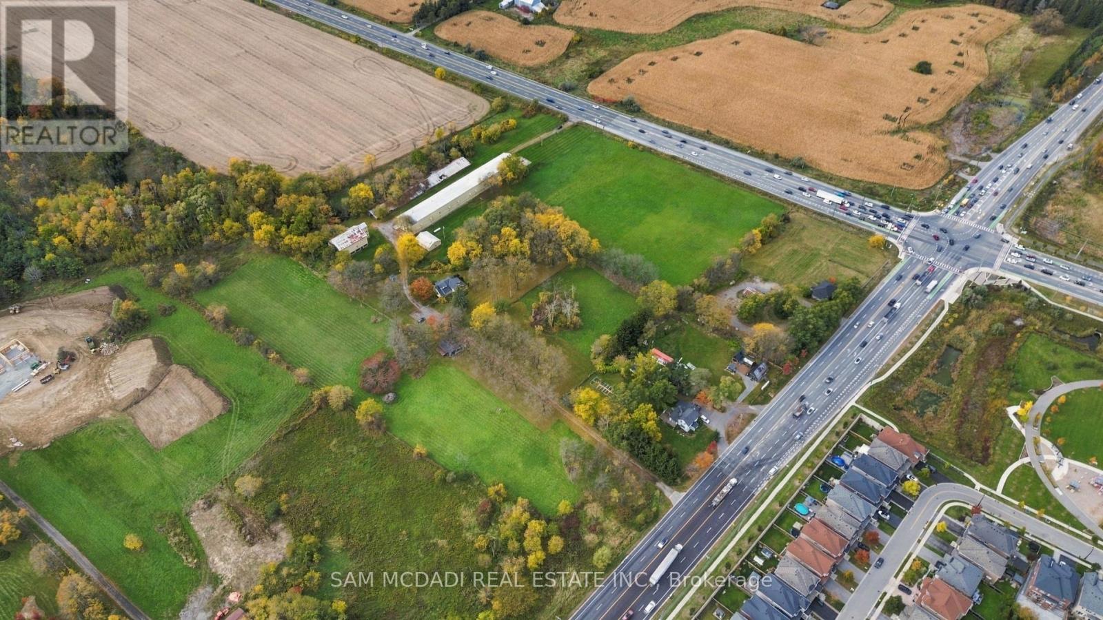 17422 Bathurst Street Property Photo 4