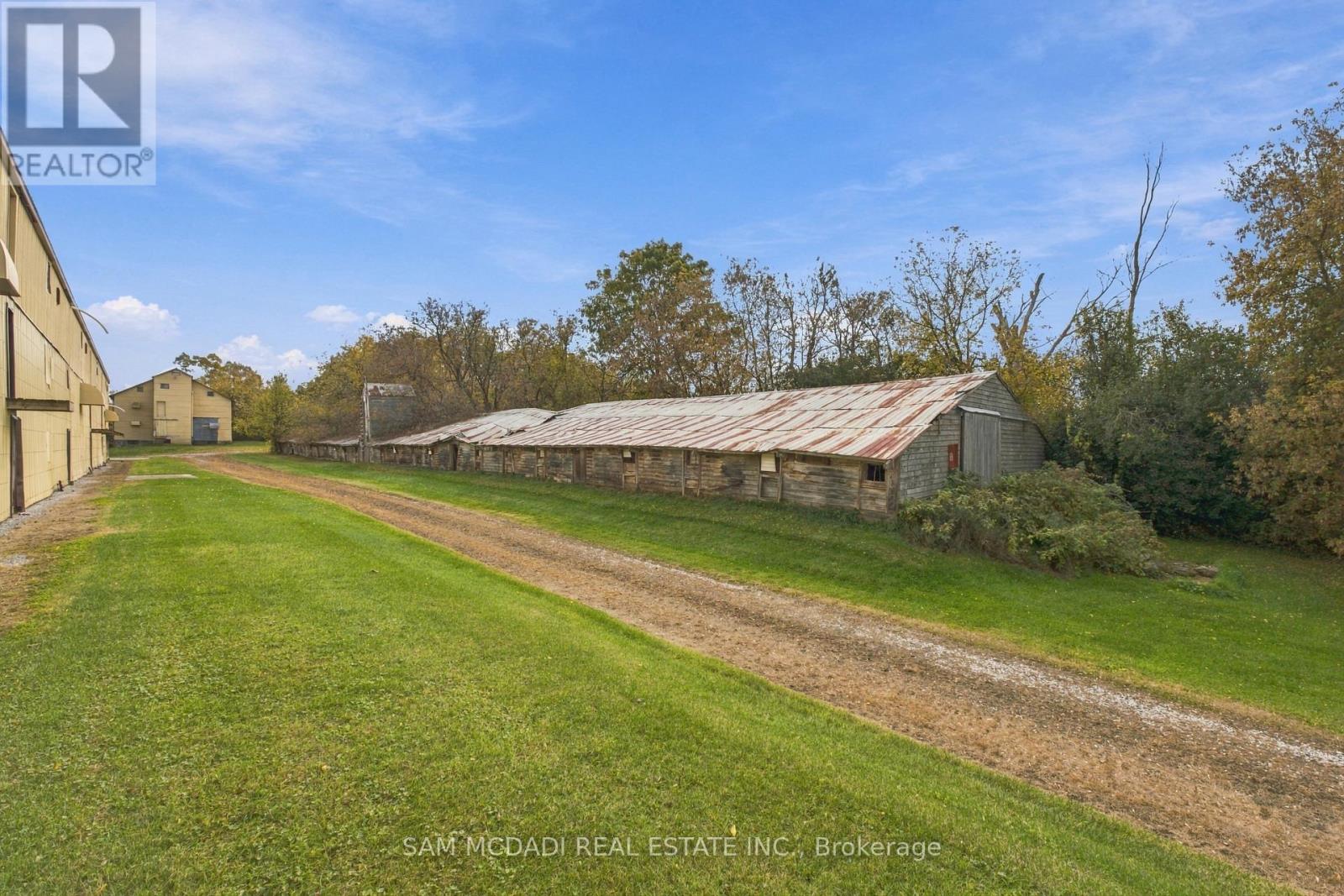 17422 Bathurst Street Property Photo 9