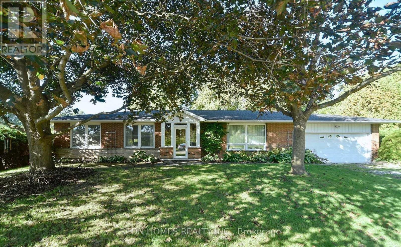 7658 Ninth Line Property Photo 1