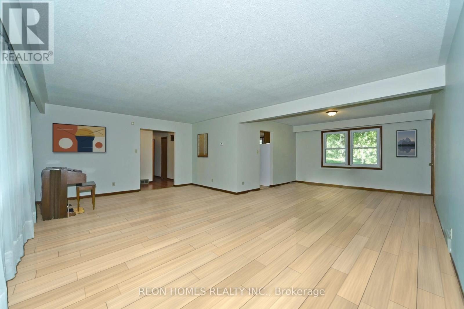 7658 Ninth Line Property Photo 4