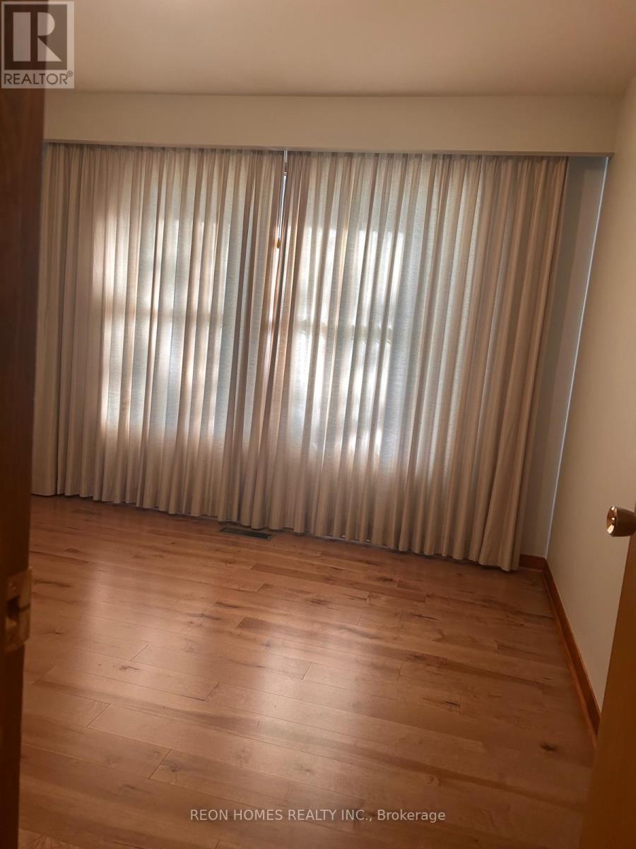 7658 Ninth Line Property Photo 10