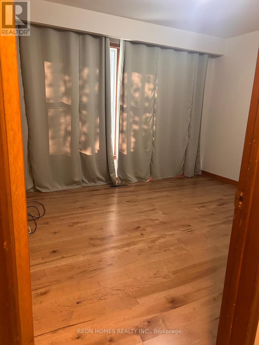 7658 Ninth Line Property Photo 11