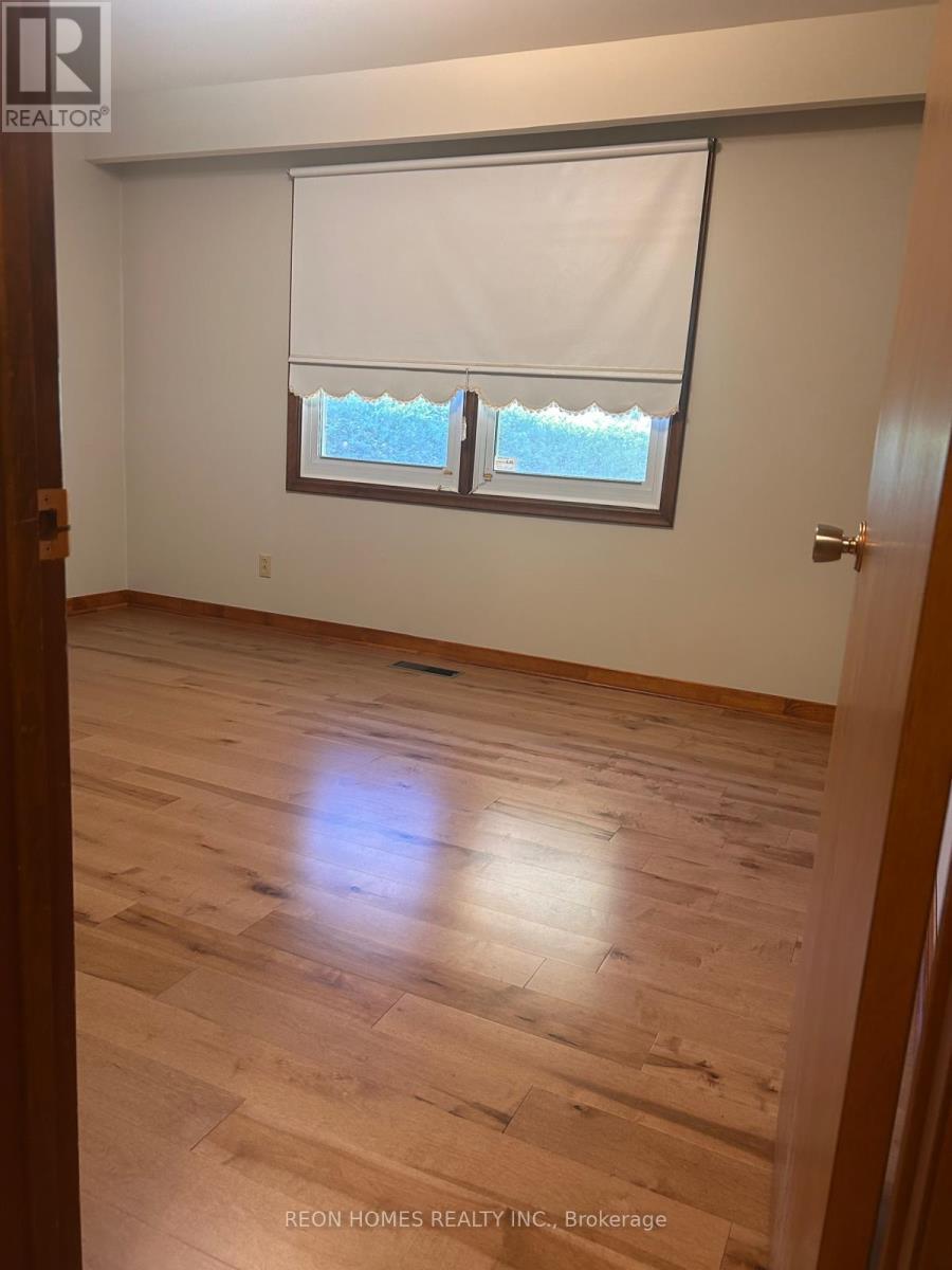 7658 Ninth Line Property Photo 12