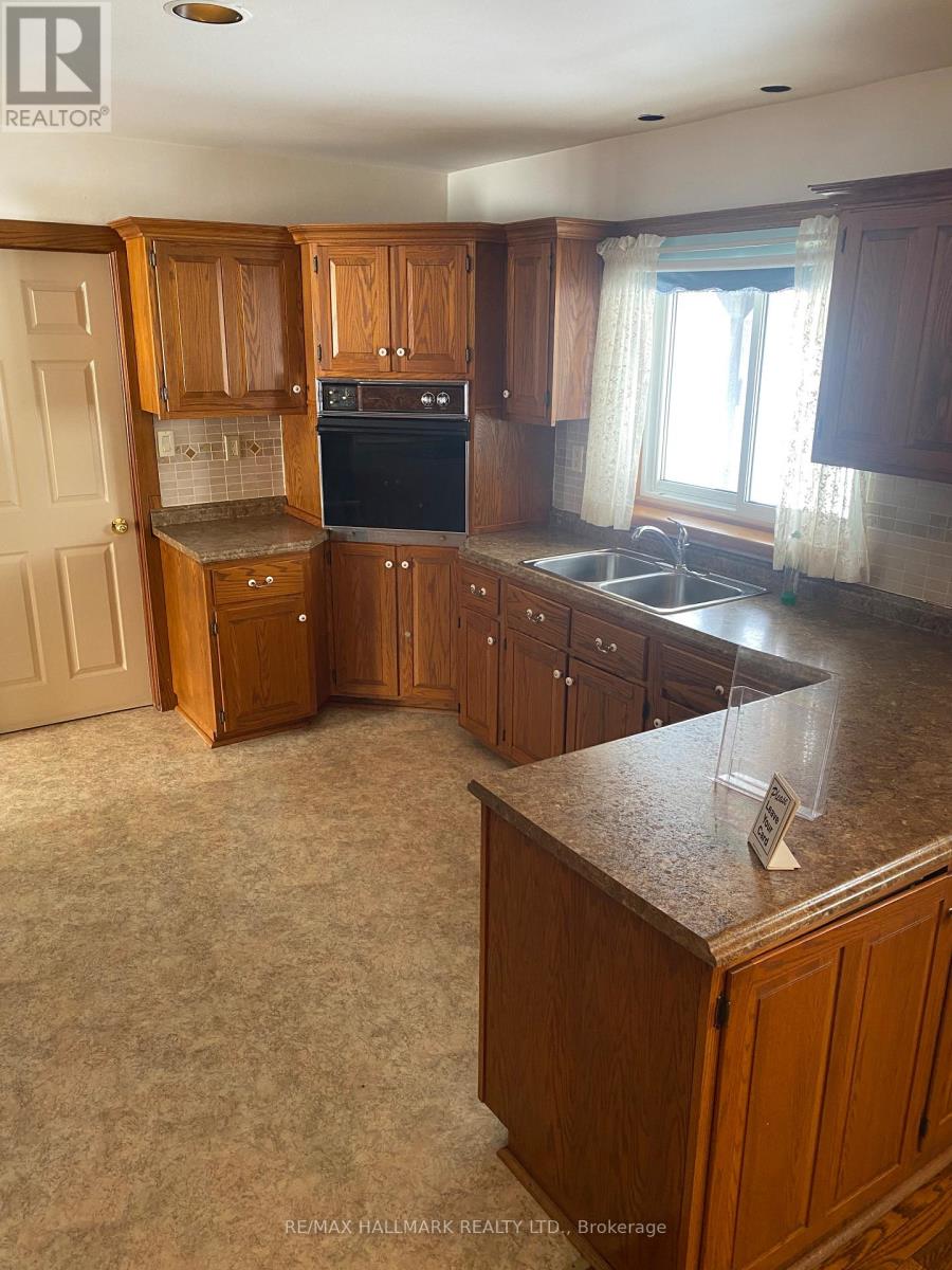 4749 Aurora Road E Property Photo 6