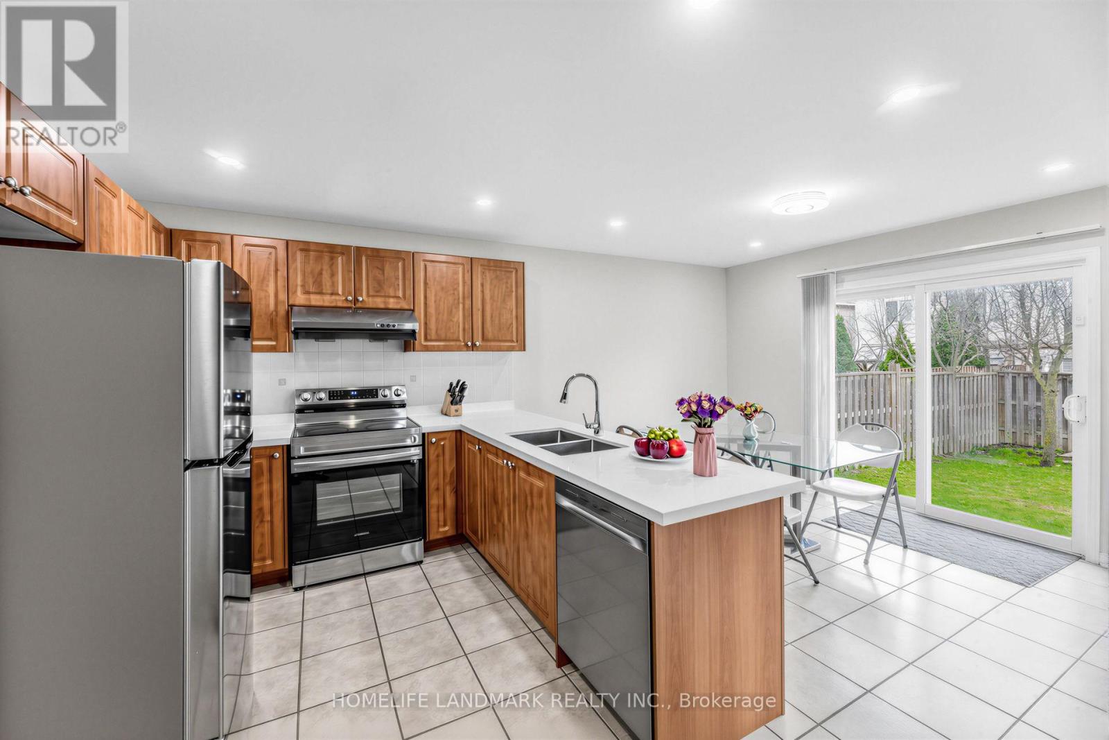86 Laurier Avenue Property Photo 9