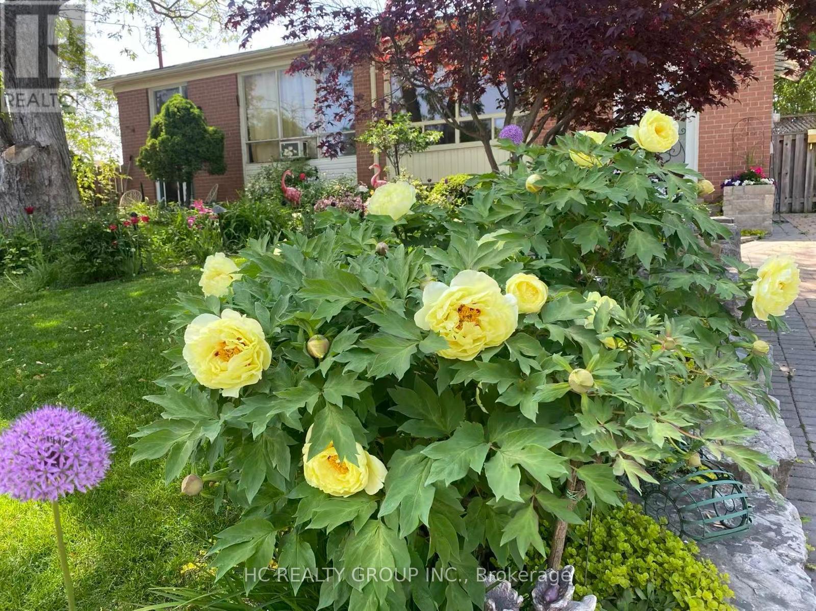 274 Browndale Crescent Property Photo 2
