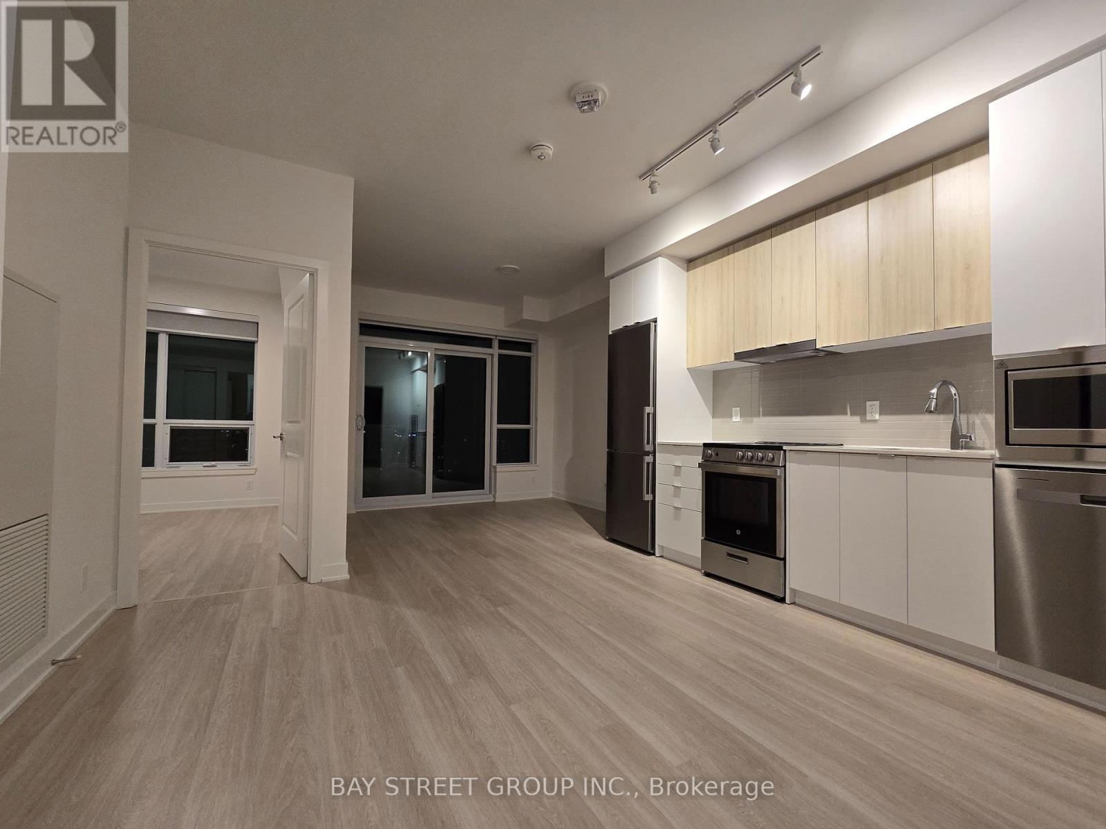 1806b - 50 Upper Mall Way Property Photo 1