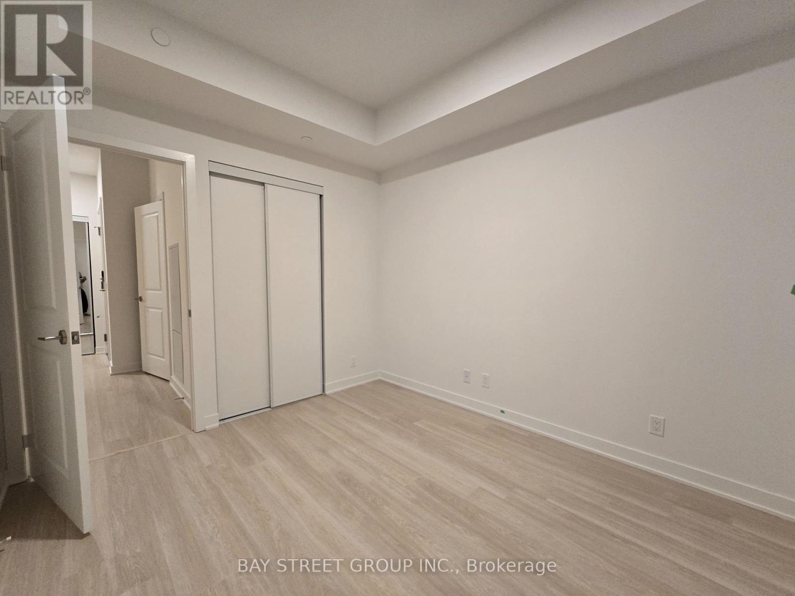 1806b - 50 Upper Mall Way Property Photo 2