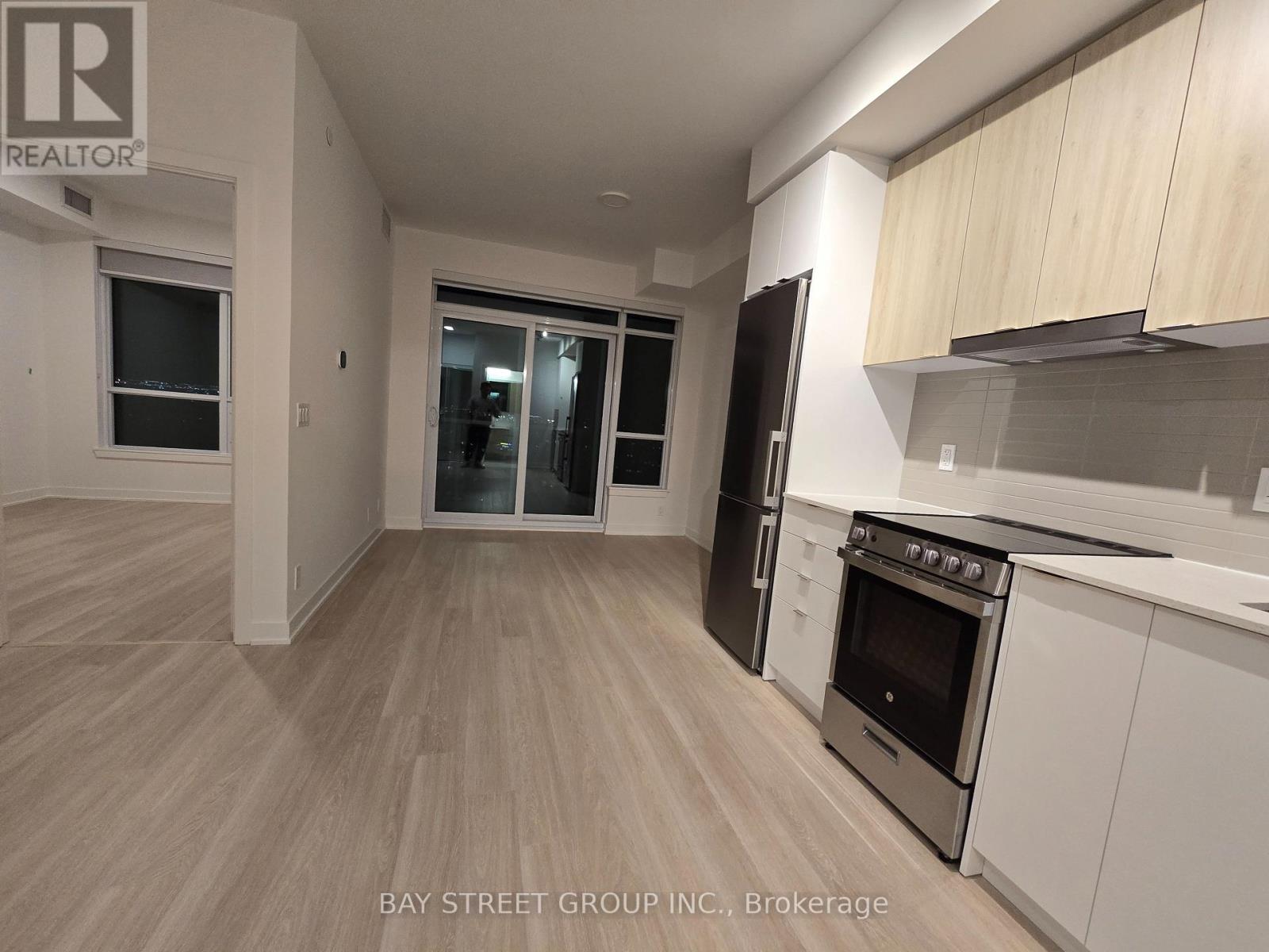 1806b - 50 Upper Mall Way Property Photo 6