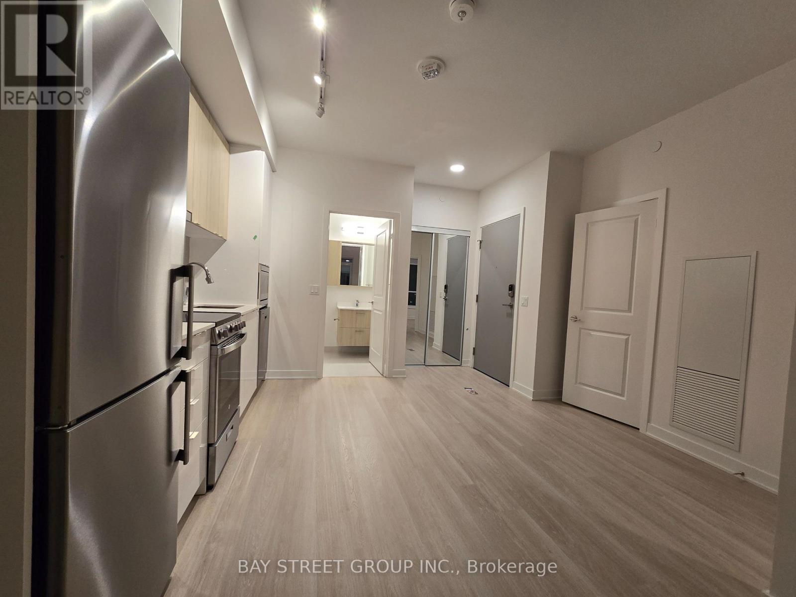 1806b - 50 Upper Mall Way Property Photo 7