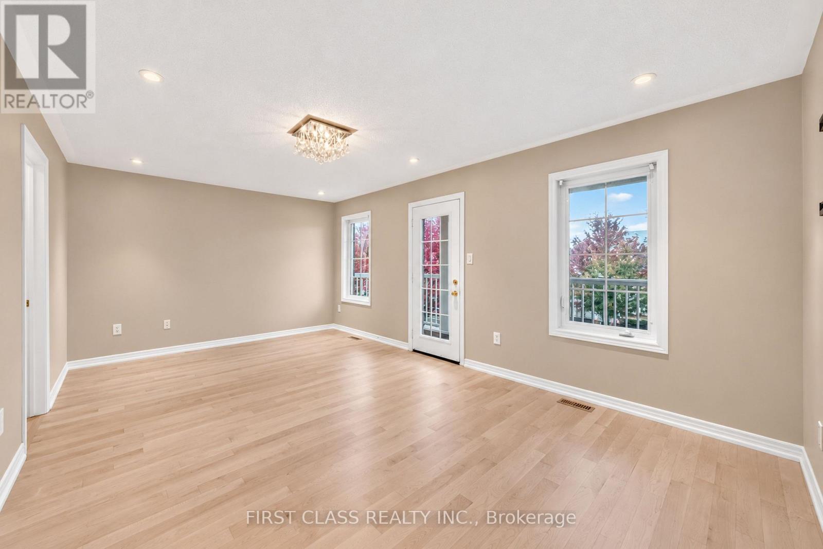 4 Hawkweed Manor Property Photo 35