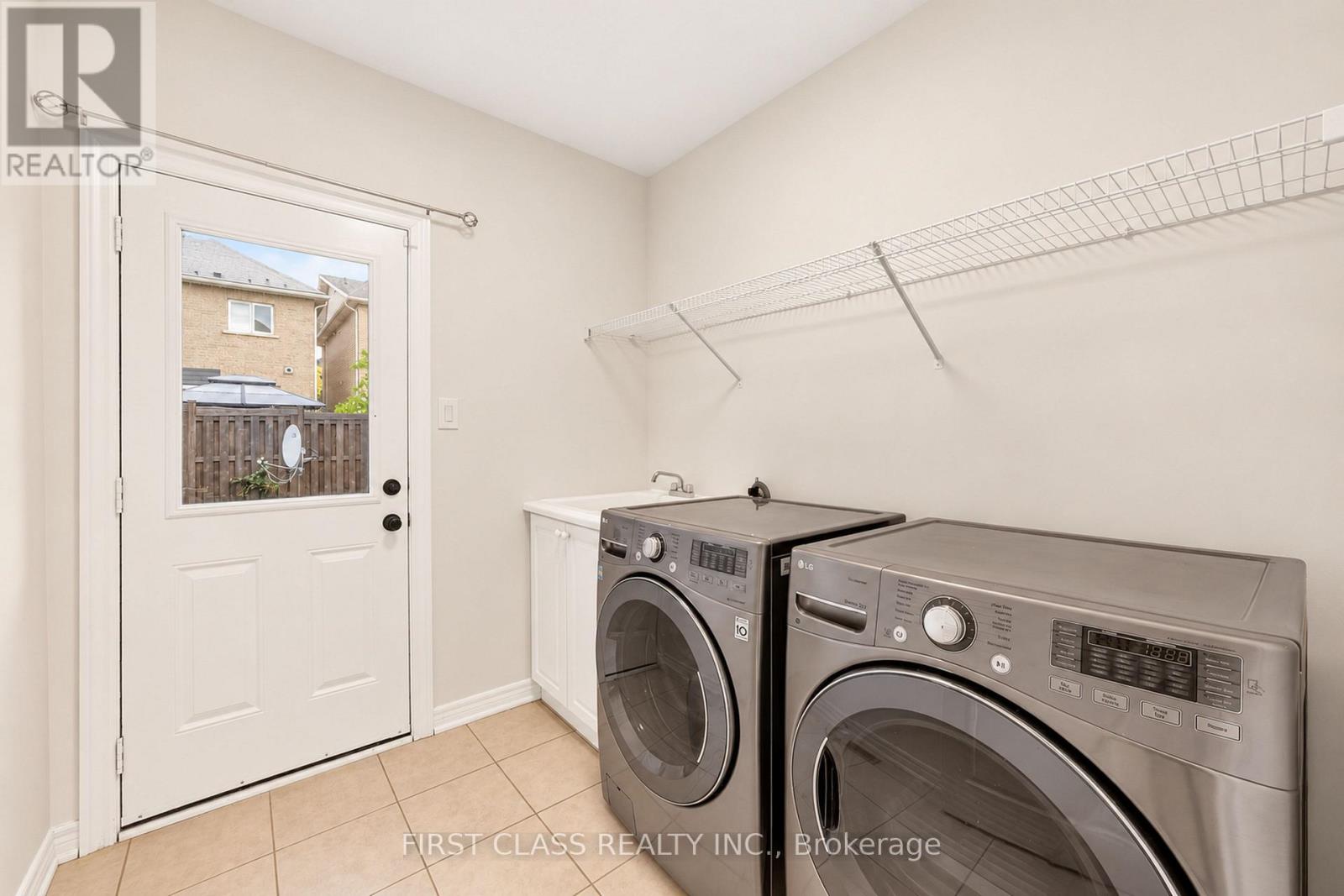 4 Hawkweed Manor Property Photo 39