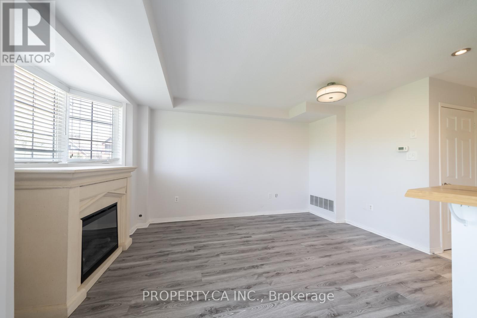 A206 - 15 Cornell Meadows Avenue Property Photo 9