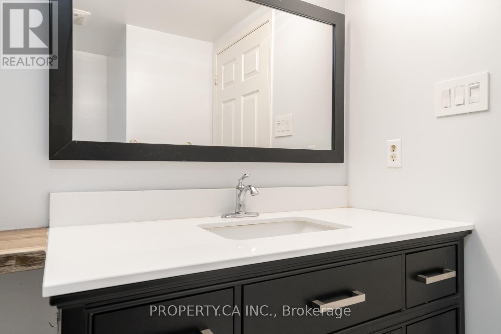 A206 - 15 Cornell Meadows Avenue Property Photo 26