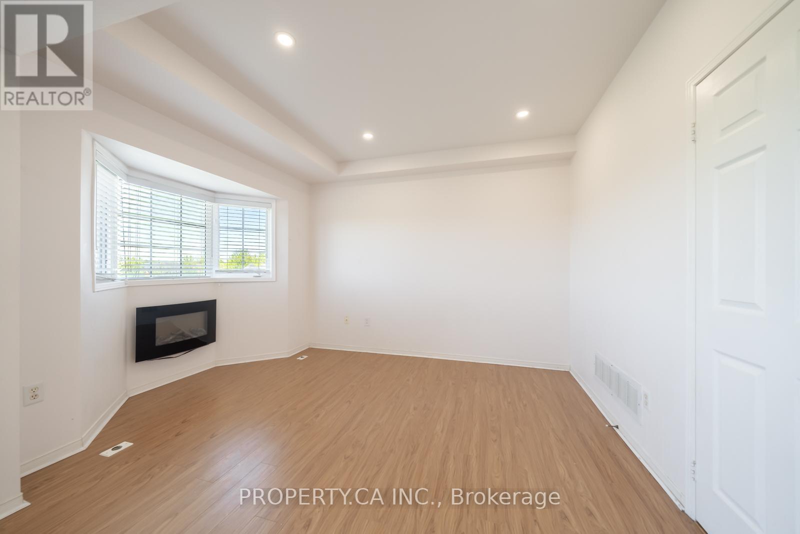 A206 - 15 Cornell Meadows Avenue Property Photo 30