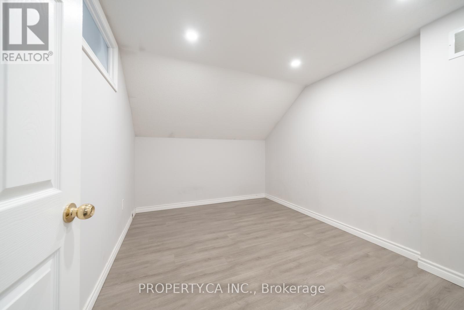 A206 - 15 Cornell Meadows Avenue Property Photo 43