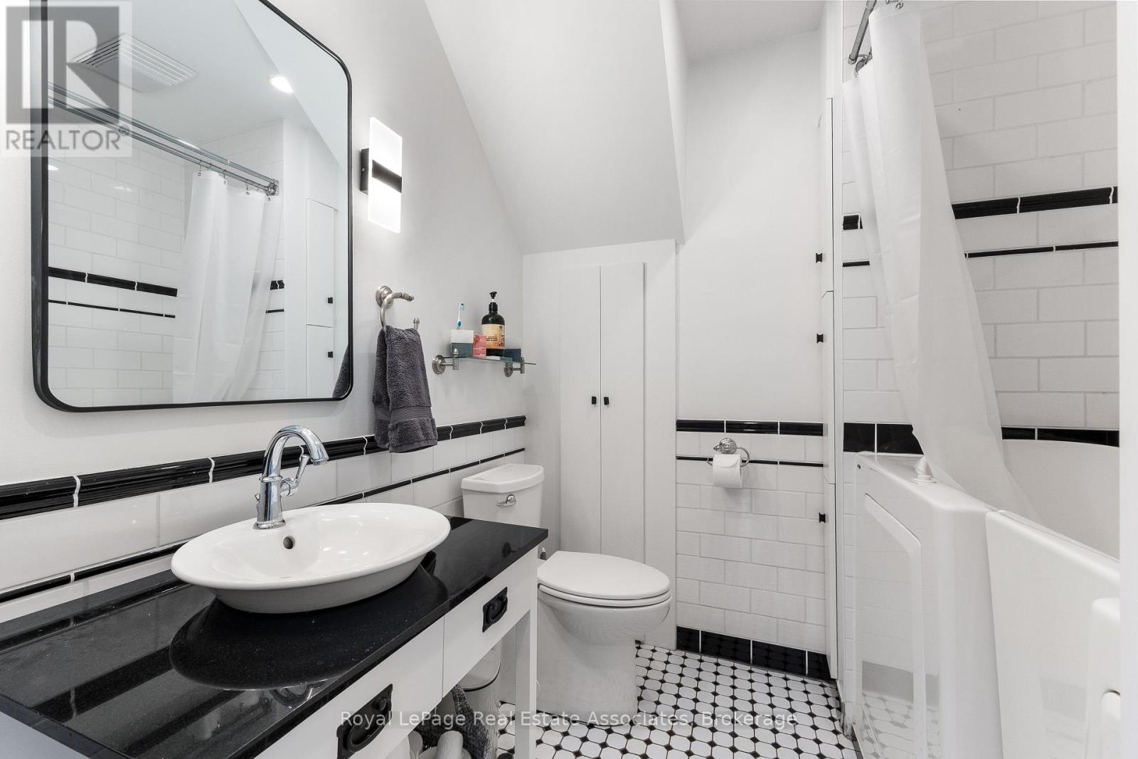52 Cameron Street E Property Photo 26
