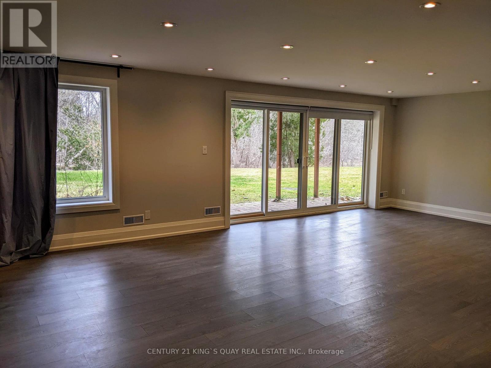 9779 Warden Avenue Property Photo 10