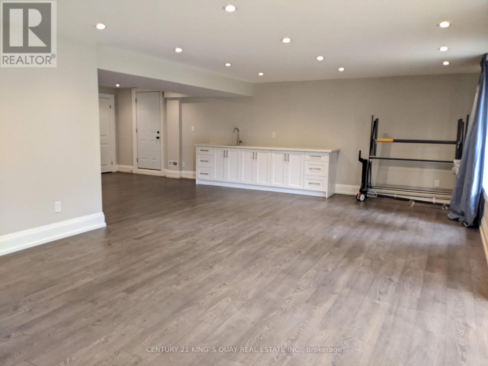 9779 Warden Avenue Property Photo 21