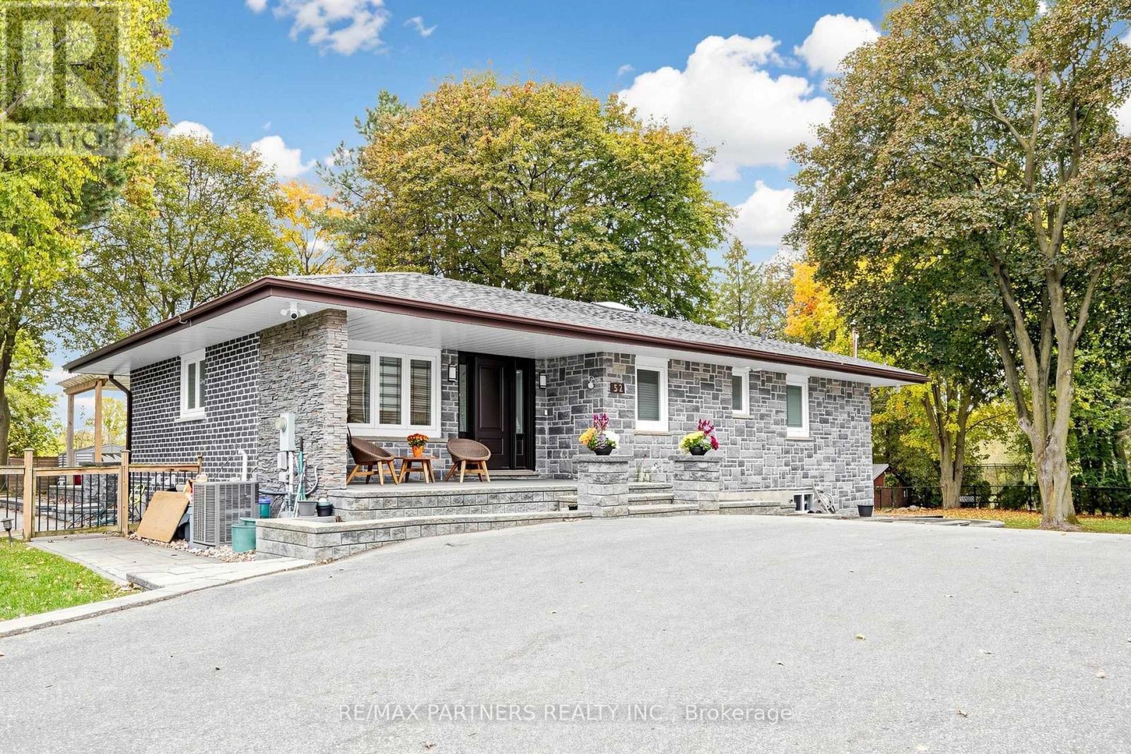52 BERKELEY COURT Property Photo 1